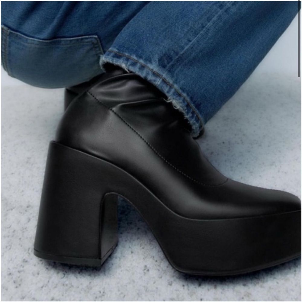 ZARA PLATFORM HEELED ANKLE BOOTS
BLACK - Picture 4 of 10